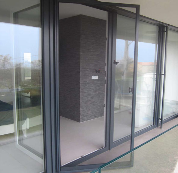 krilni-komarnik-cugelj