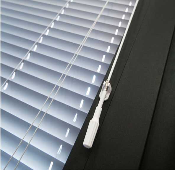 odpiranje-zaluzije-vrvica